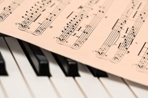 http://www.loli-fe-tato.com/wp-content/uploads/2017/12/piano-1655558_960_720-300x200.jpg